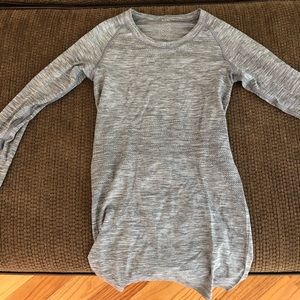 Lululemon long sleeves athletic shirt